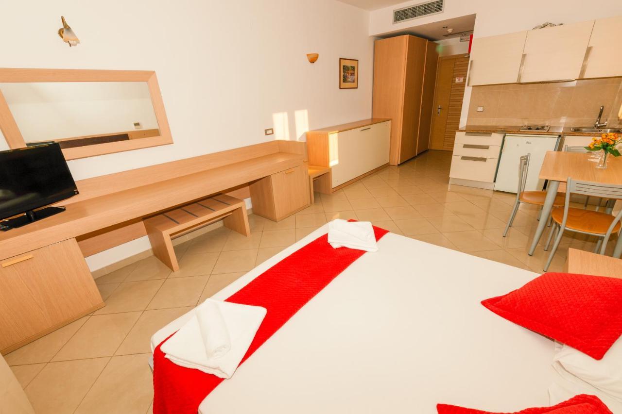 Memento Resort Kassiopi Bagian luar foto